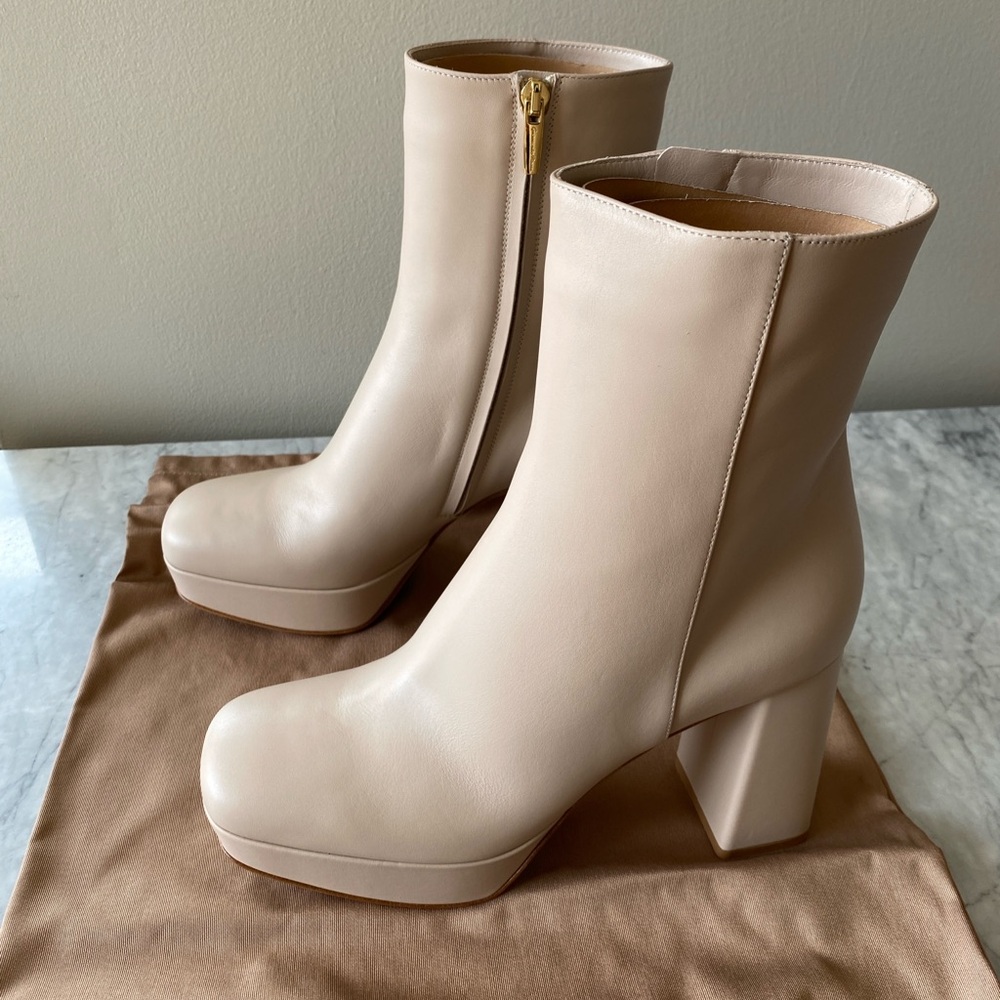 NIB Gianvito Rossi Beige Platform Boot